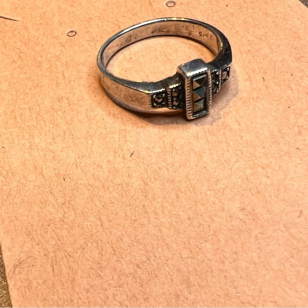 Sterling silver ring - Picture 2 of 5